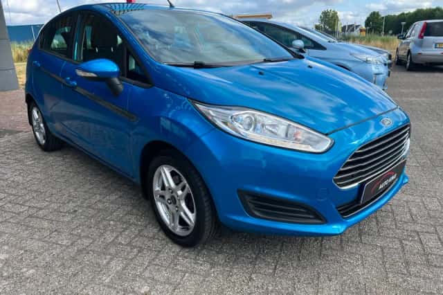 Ford Fiesta (2015) thumbnail 2