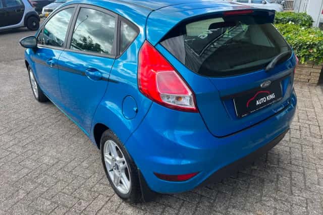 Ford Fiesta (2015) thumbnail 4