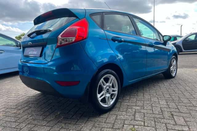 Ford Fiesta (2015) thumbnail 5