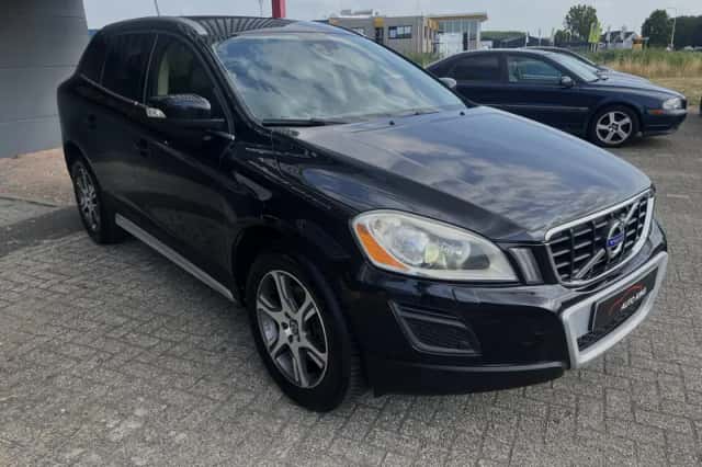 Volvo XC60 (2011) thumbnail 2