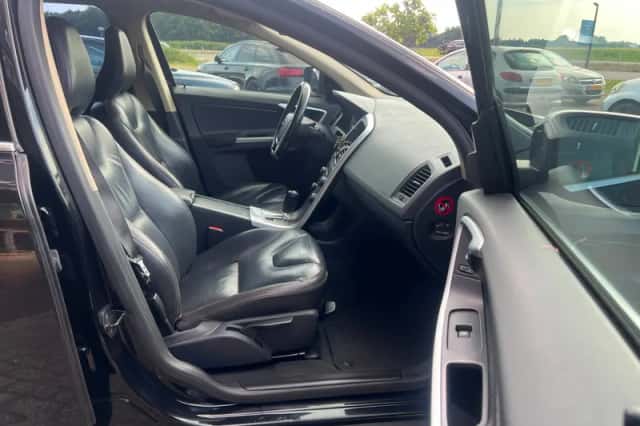 Volvo XC60 (2011) thumbnail 6