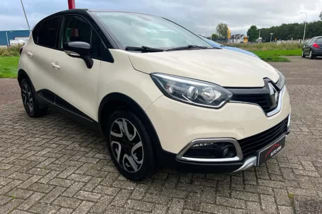 Renault Captur (2015) thumbnail 2
