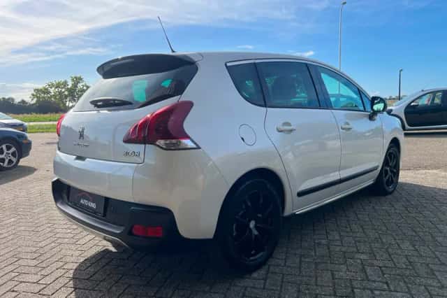 Peugeot 3008 (2014) thumbnail 4
