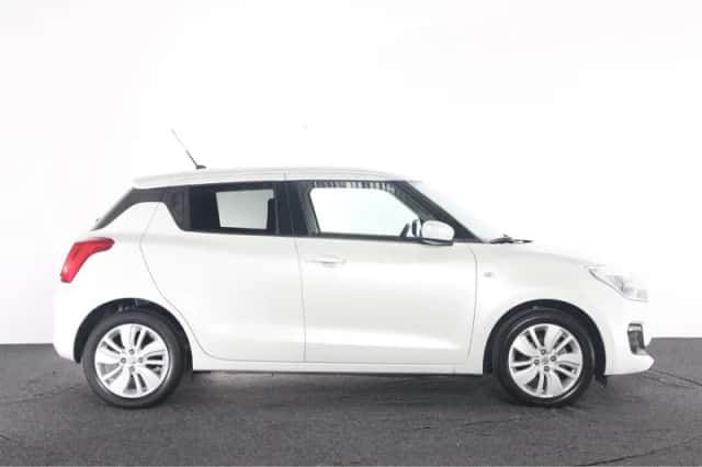 Suzuki Swift (2019) thumbnail 4