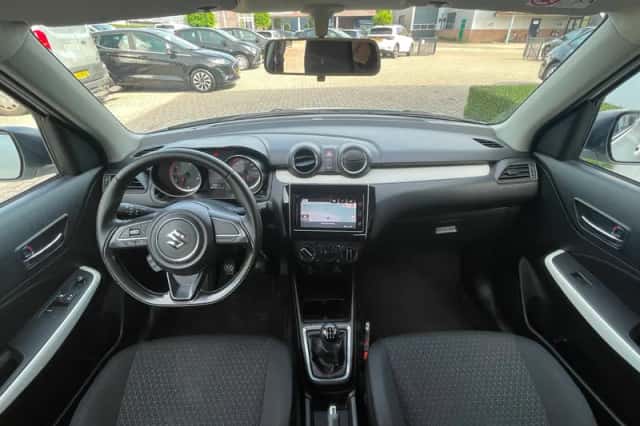 Suzuki Swift (2019) thumbnail 6
