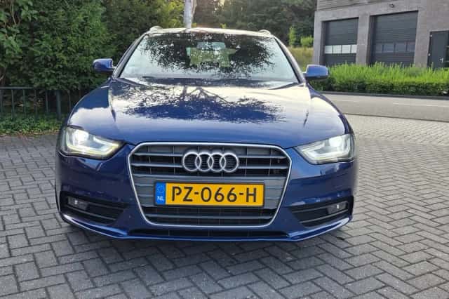 Audi A4 (2013) thumbnail 5
