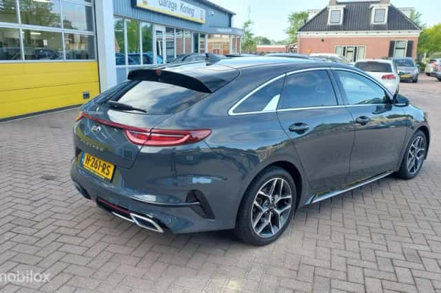 Kia ProCeed (2020) thumbnail 3