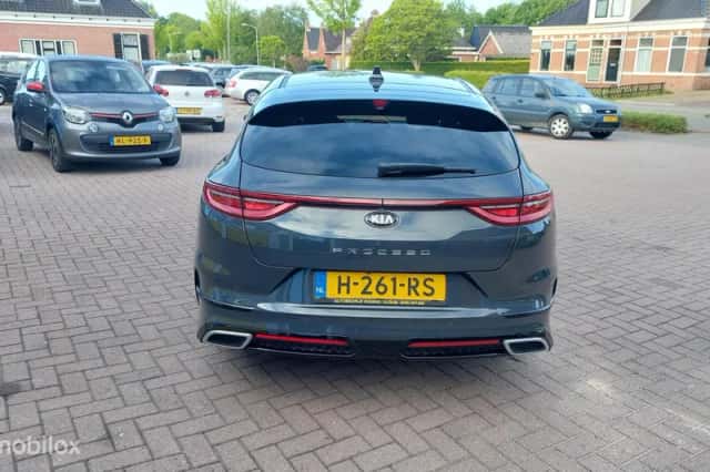 Kia ProCeed (2020) thumbnail 4