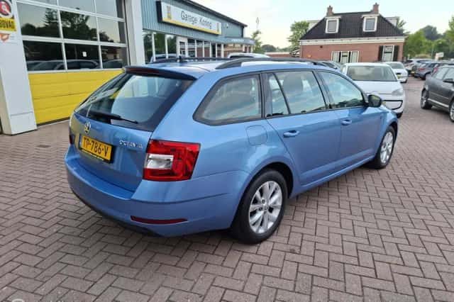 Škoda Octavia (2018) thumbnail 3