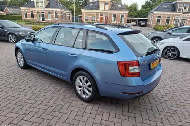 Škoda Octavia (2018) thumbnail 5