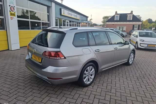 Volkswagen Golf (2020) thumbnail 3