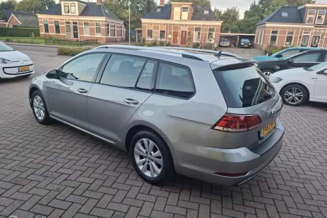 Volkswagen Golf (2020) thumbnail 4