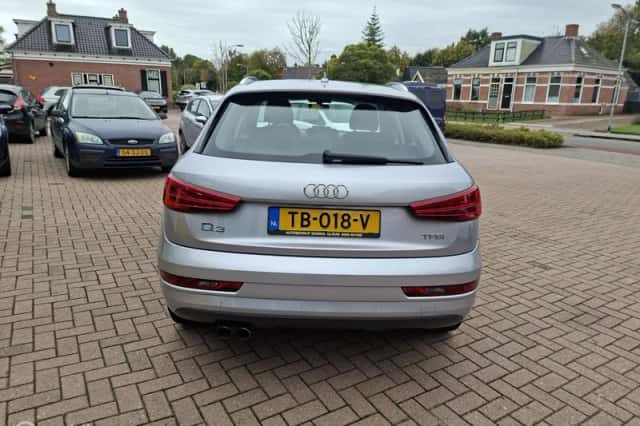 Audi Q3 (2018) thumbnail 4
