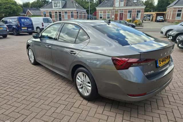 Škoda Octavia (2024) thumbnail 5