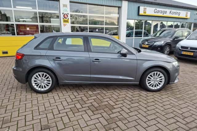 Audi A3 (2017) thumbnail 2