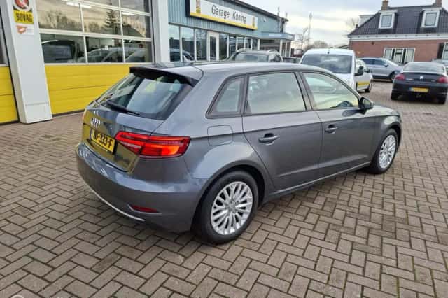 Audi A3 (2017) thumbnail 3