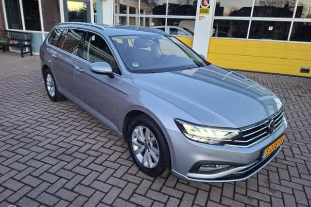 Volkswagen Passat (2023) thumbnail 1