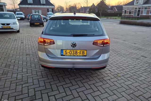 Volkswagen Passat (2023) thumbnail 4