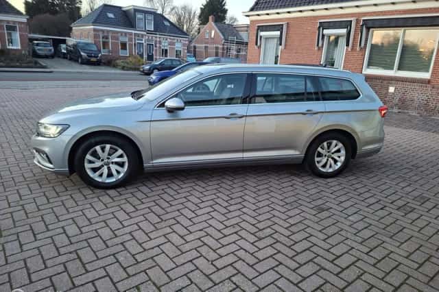 Volkswagen Passat (2023) thumbnail 6
