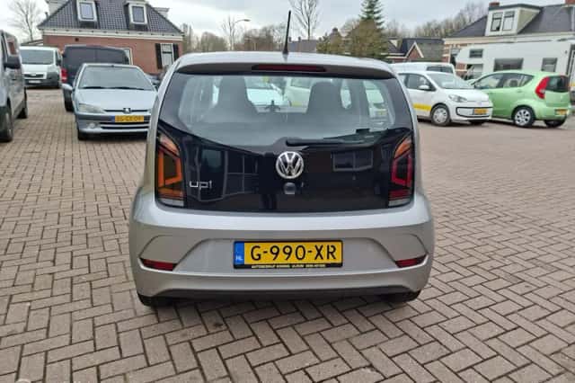 Volkswagen Up! (2020) thumbnail 4
