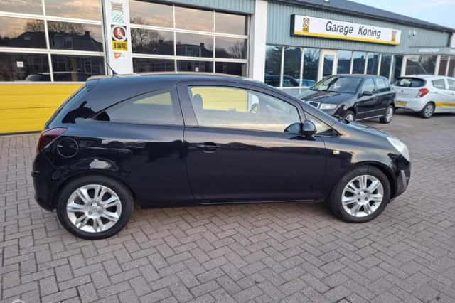 Opel Corsa (2011) thumbnail 2
