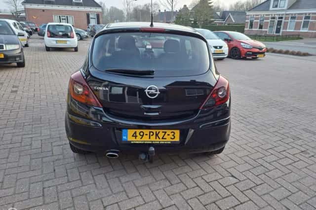 Opel Corsa (2011) thumbnail 4