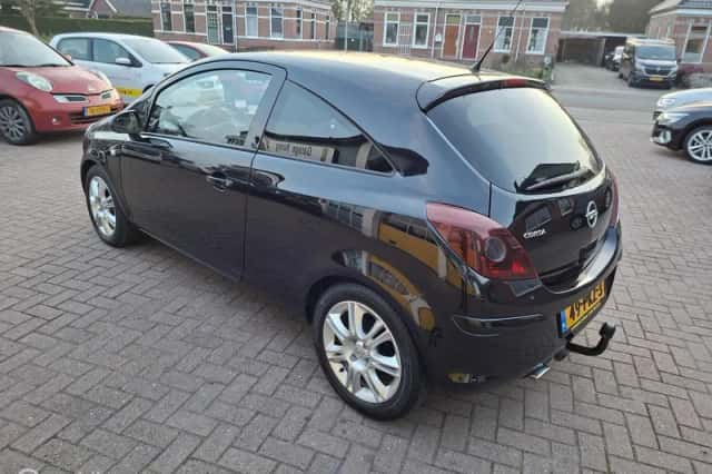 Opel Corsa (2011) thumbnail 5