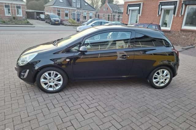 Opel Corsa (2011) thumbnail 6