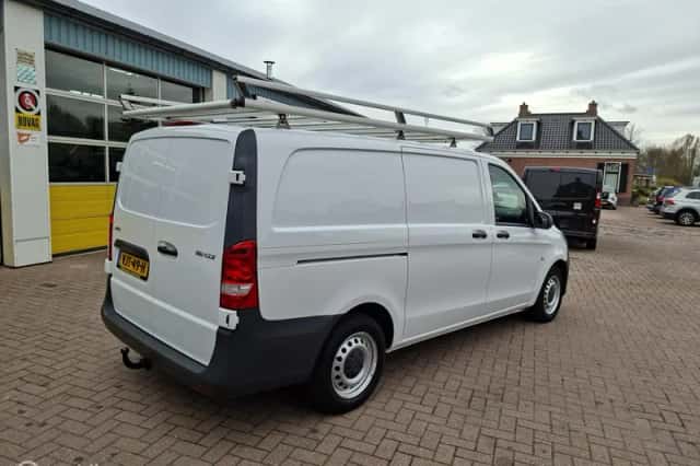 Mercedes-Benz Vito (2021) thumbnail 3
