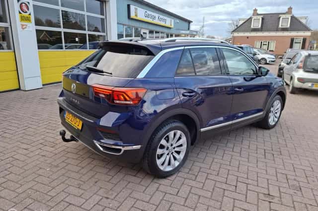 Volkswagen T-Roc (2019) thumbnail 3