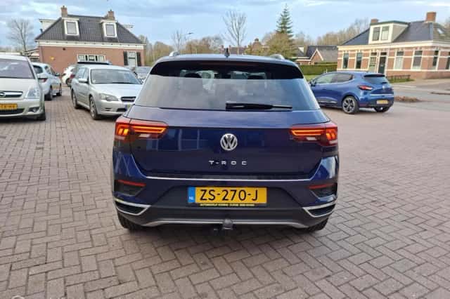 Volkswagen T-Roc (2019) thumbnail 4