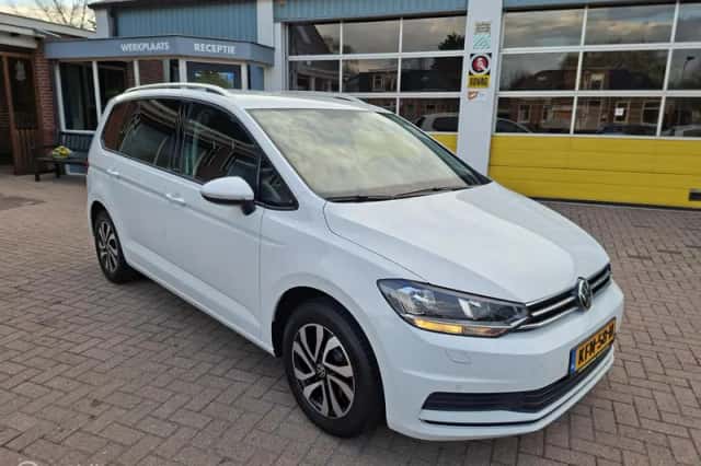 Volkswagen Touran (2021) thumbnail 1