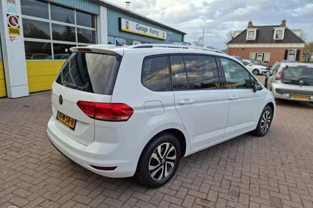 Volkswagen Touran (2021) thumbnail 3