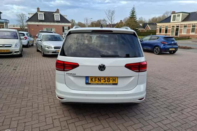 Volkswagen Touran (2021) thumbnail 4