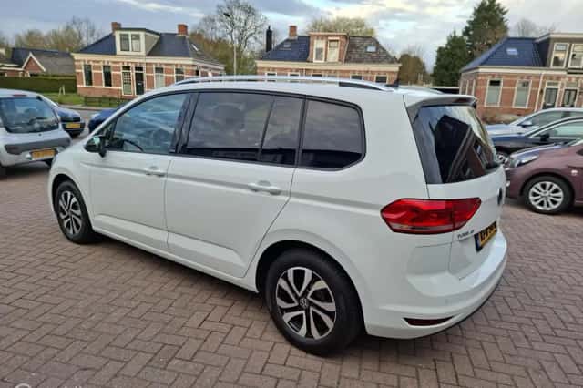 Volkswagen Touran (2021) thumbnail 5
