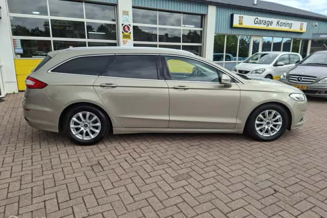 Ford Mondeo (2016) thumbnail 2