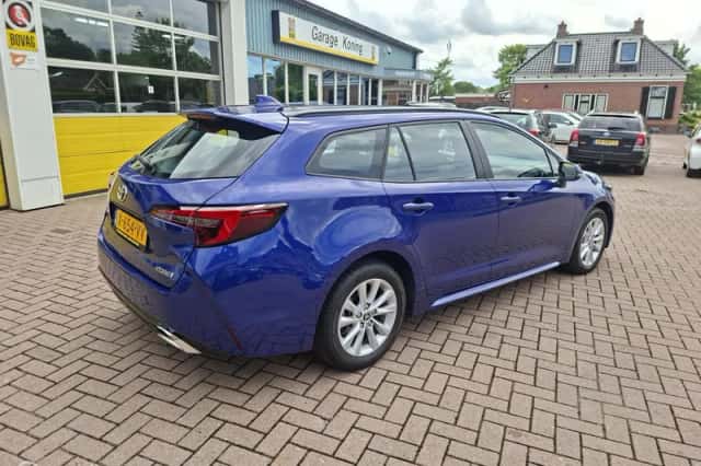 Toyota Corolla (2024) thumbnail 3