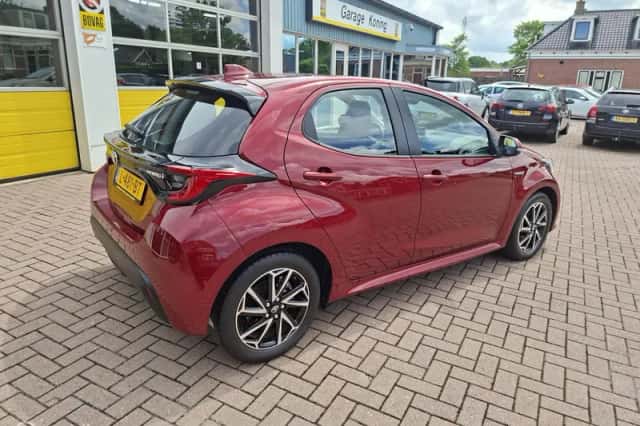 Toyota Yaris (2021) thumbnail 3