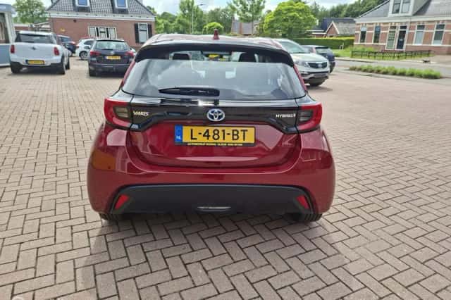 Toyota Yaris (2021) thumbnail 4