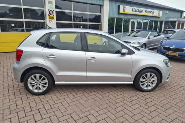 Volkswagen Polo (2017) thumbnail 2