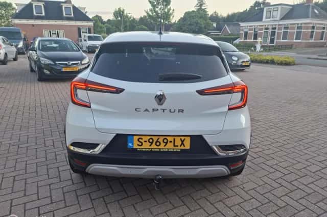 Renault Captur (2023) thumbnail 4