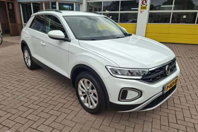 Volkswagen T-Roc (2022) thumbnail 1