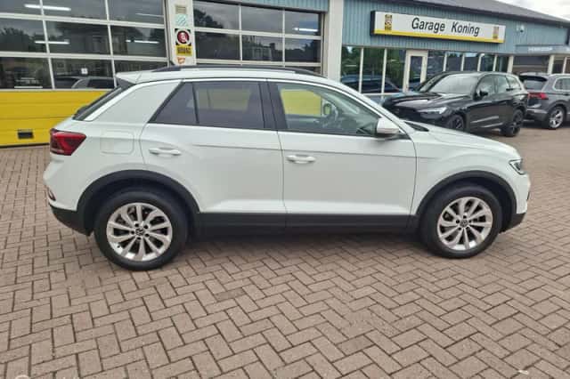 Volkswagen T-Roc (2022) thumbnail 2