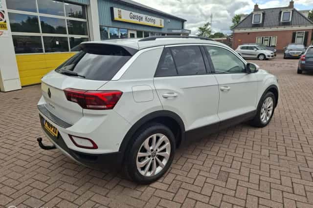 Volkswagen T-Roc (2022) thumbnail 3