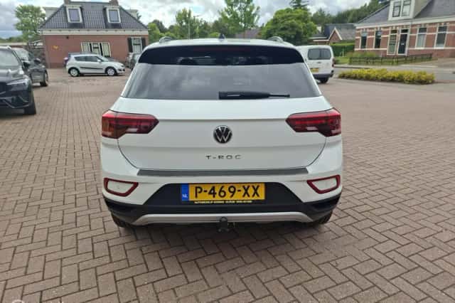 Volkswagen T-Roc (2022) thumbnail 4