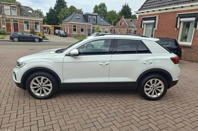 Volkswagen T-Roc (2022) thumbnail 6