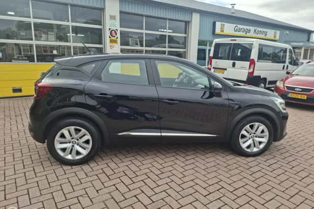 Renault Captur (2021) thumbnail 2