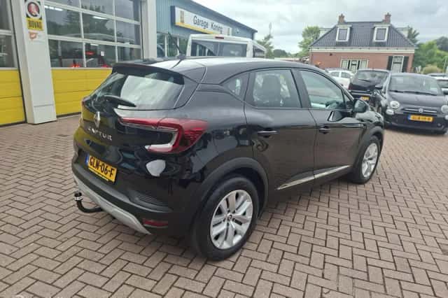 Renault Captur (2021) thumbnail 3