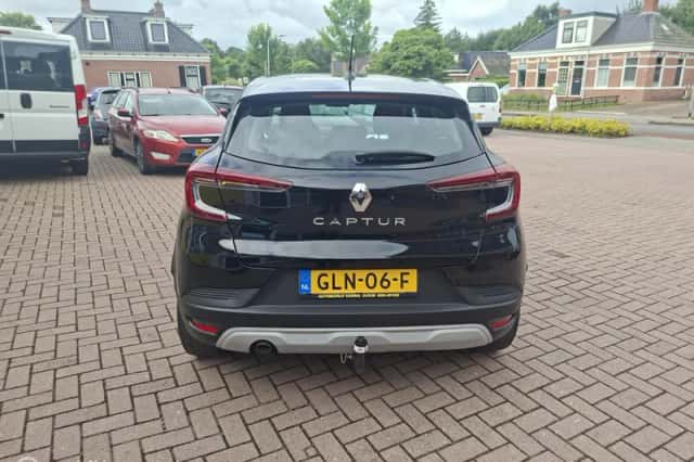 Renault Captur (2021) thumbnail 4