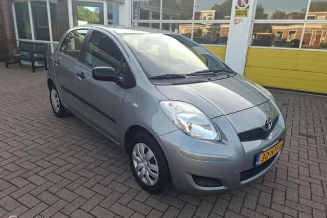 Toyota Yaris (2010) thumbnail 1